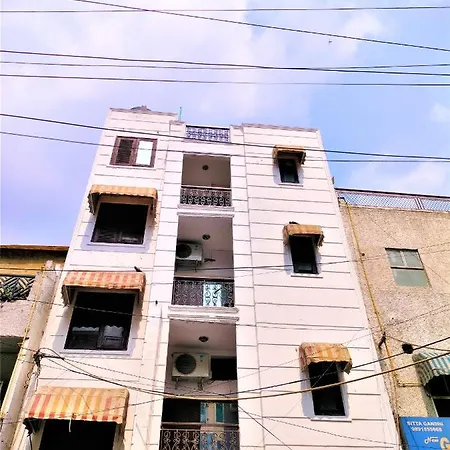 Hotel White Palace,Nizamuddin Railway Station